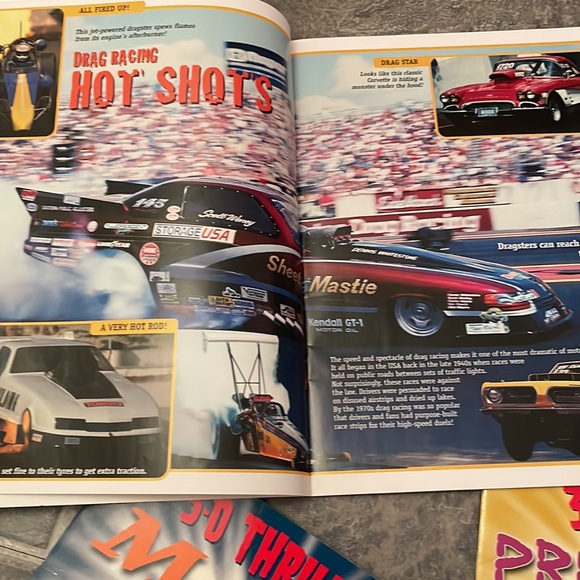 2 Planet earth books & 4 3D books - Picture 3 of 9